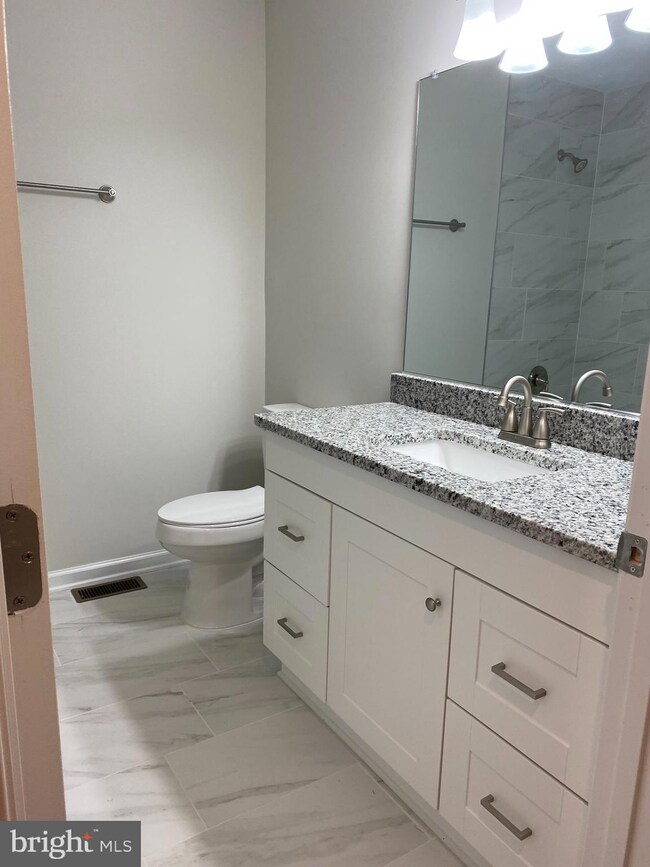 862 Lakeview Dr, Colonial Beach, VA 22443 - photo 2