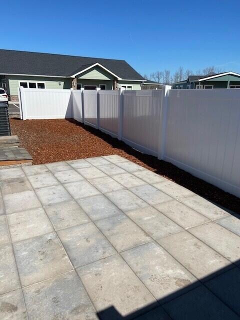 creekside 7 fence 4
