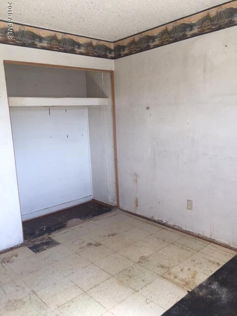 3038 N 80th Ln, Phoenix, AZ 85033 - photo 7