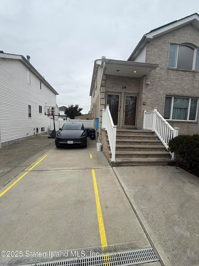 unlisted-address, Staten Island, NY 10309 - photo 3