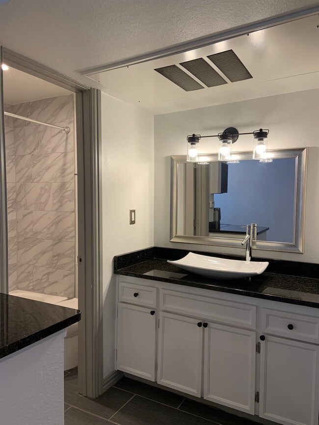 2800 Douglas Ave unit 111, Dallas, TX 75219 - photo 7