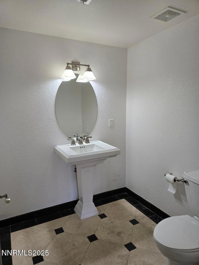 Half bath 906