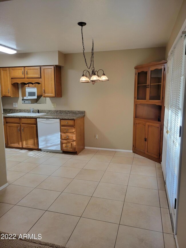 Dining & Kitchen