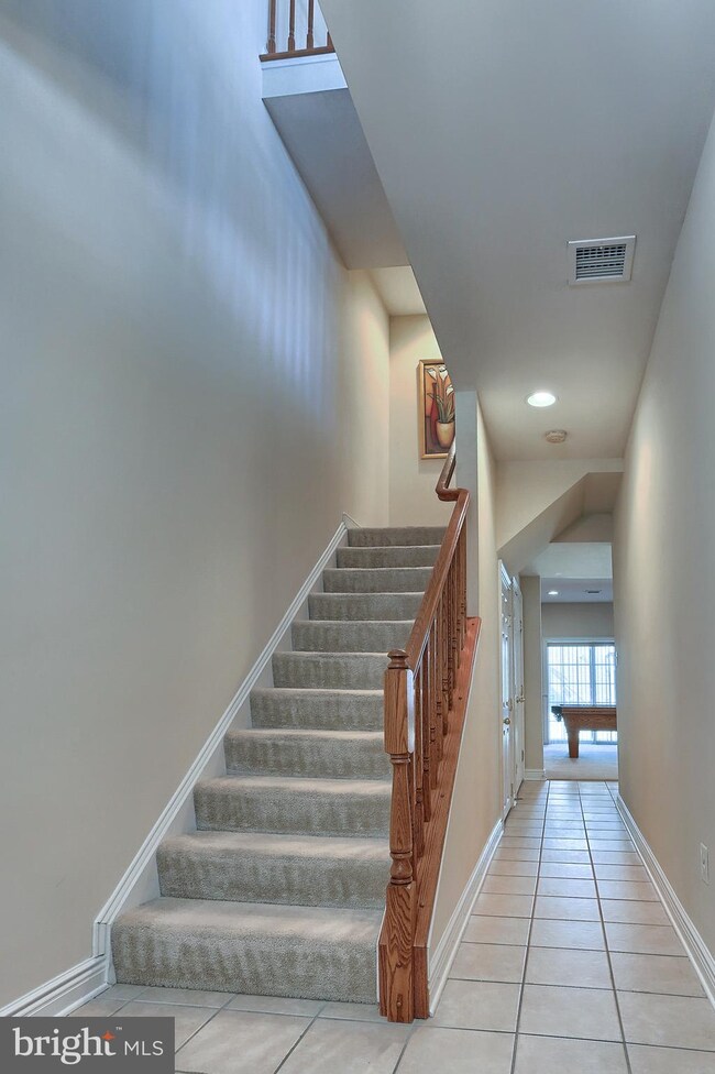 8 Indiana Cir, Lemoyne, PA 17043 - photo 2