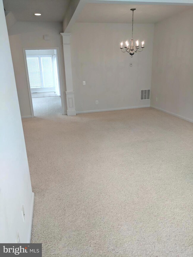 8901 Singleleaf Cir, Lorton, VA 22079 - photo 6