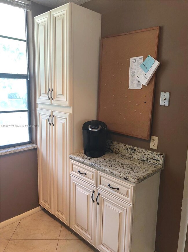 3640 Whitehall Dr unit 2050, West Palm Beach, FL 33401 - photo 5