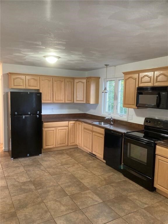 1 Legris Commons Ln unit 6, West Warwick, RI 02893 - photo 5