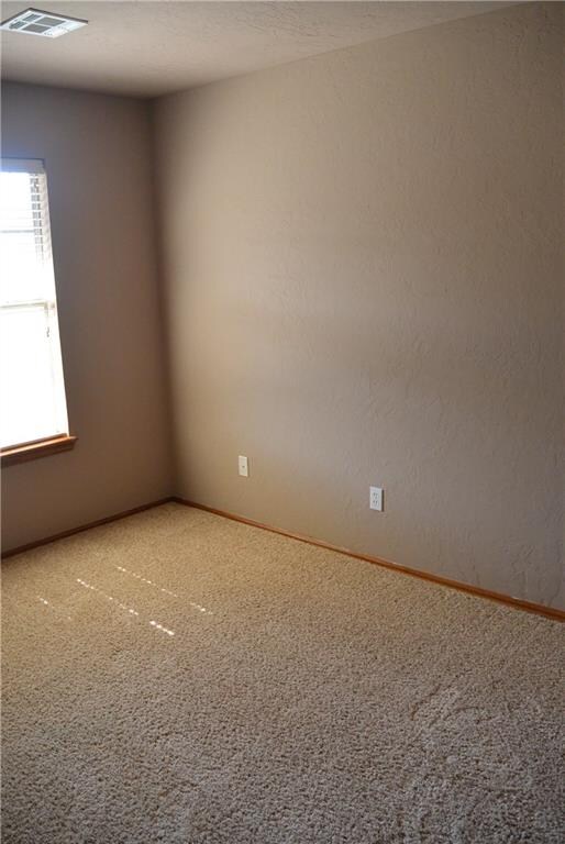 620 Loyd Ln, Moore, OK 73160 - photo 3