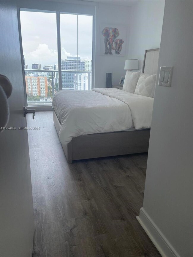 185 SW 7th St unit 2014, Miami, FL 33130 - photo 5