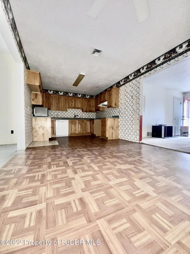 3708 Sierra Vista Dr, Farmington, NM 87402 - photo 2