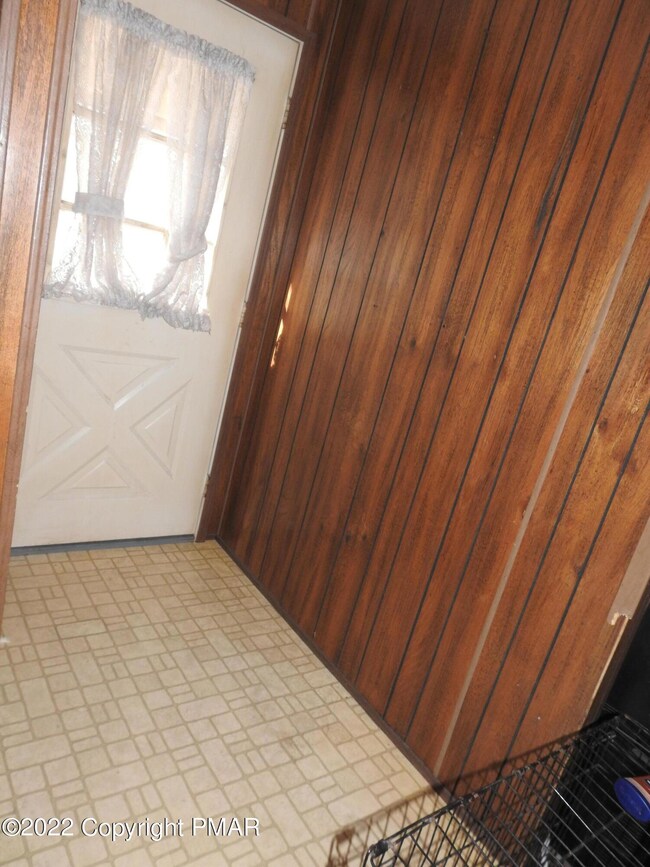 8623 Rextown Rd, Slatington, PA 18080 - photo 4