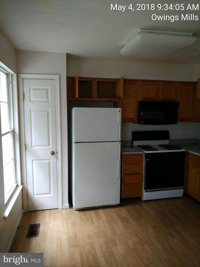 9805 Bale Ct, Owings Mills, MD 21117 - photo 3