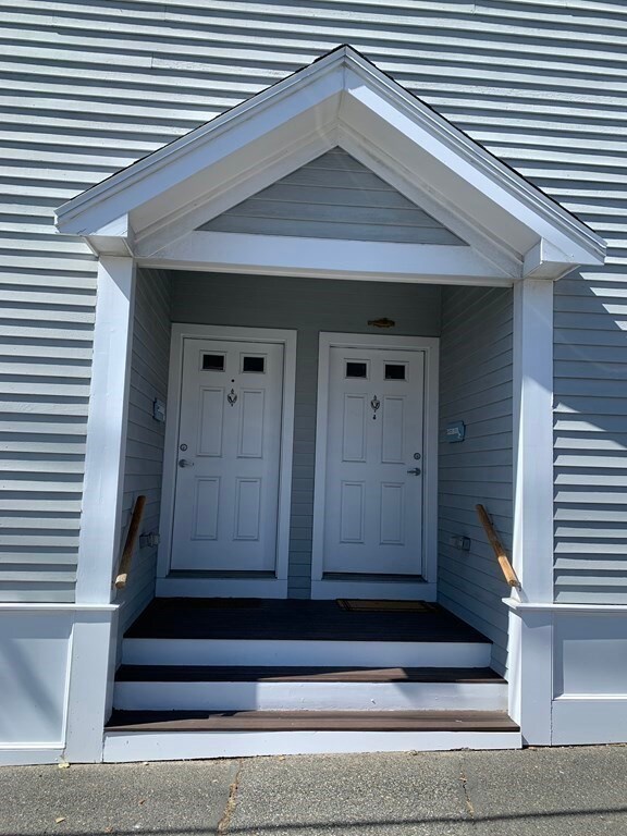 3 Sewall St unit 2, Marblehead, MA 01945 - photo 2