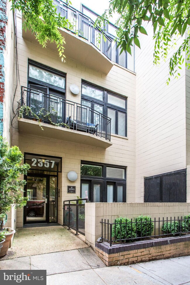 2357 Champlain St NW unit 202, Washington, DC 20009 - photo 2