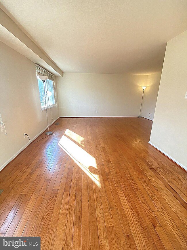 246 W Deer Park Rd unit 29C, Gaithersburg, MD 20877 - photo 3