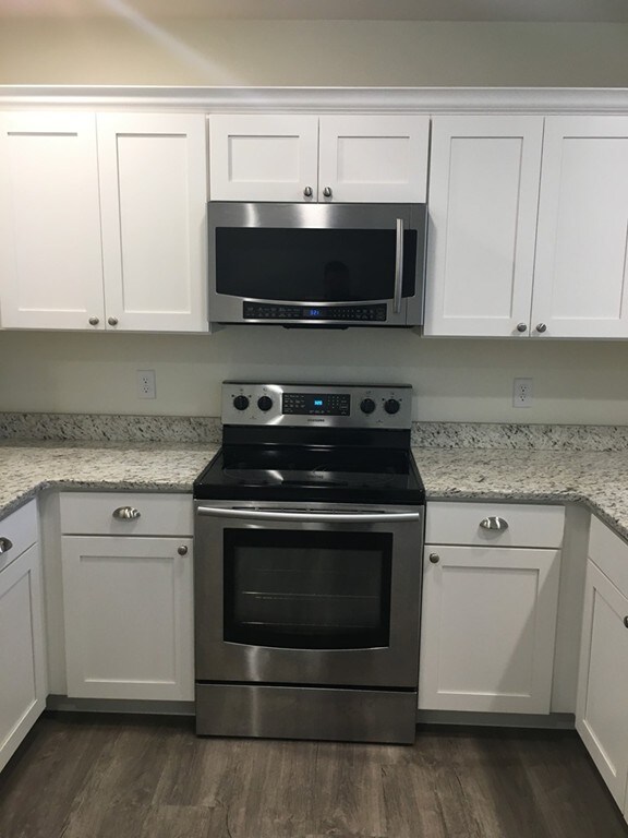 53 Saunders St, North Andover, MA 01845 - photo 2