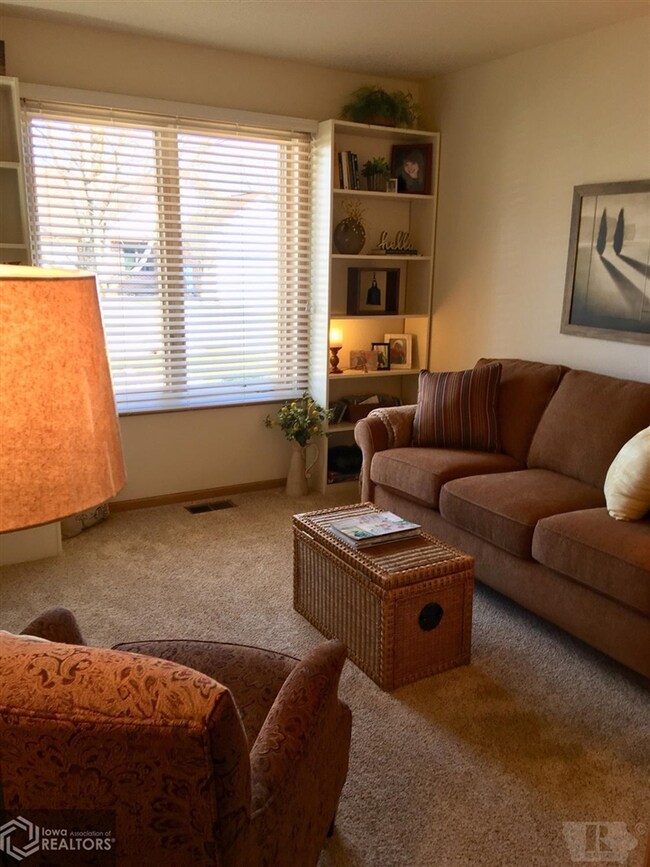 1107 W 18th St S, Newton, IA 50208 - photo 4