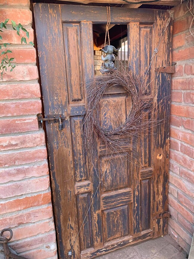 Side gate to back yard