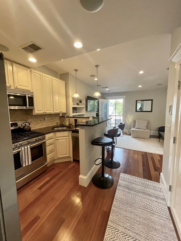 584 E 7th St unit 3, Boston, MA 02127 - photo 3