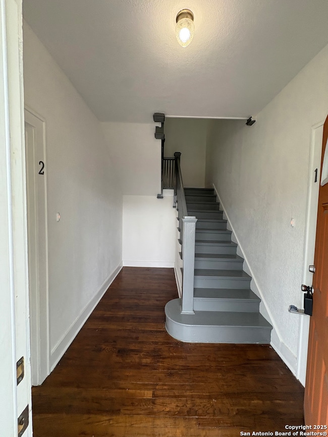 805 W Summit Ave unit 4, San Antonio, TX 78212 - photo 2