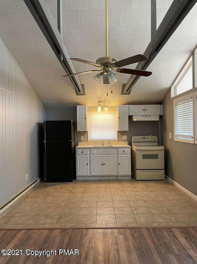 191 Lake Dr, Dingmans Ferry, PA 18328 - photo 3