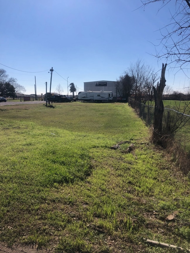 8867 County Road 424 unit 1, Navasota, TX 77868 - photo 2