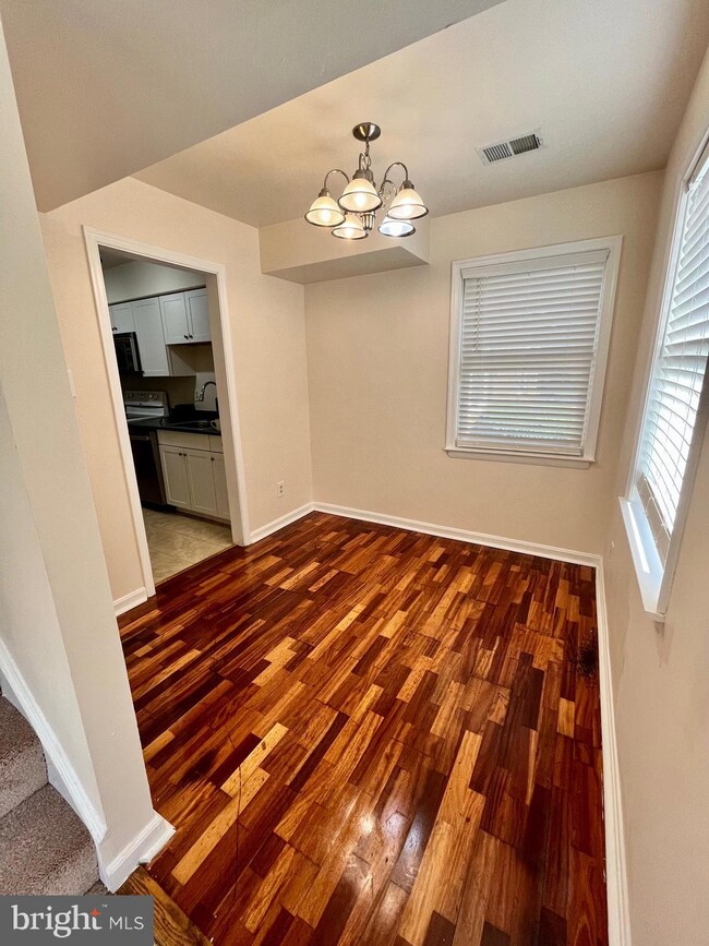 9683 Hagel Cir unit B, Lorton, VA 22079 - photo 5