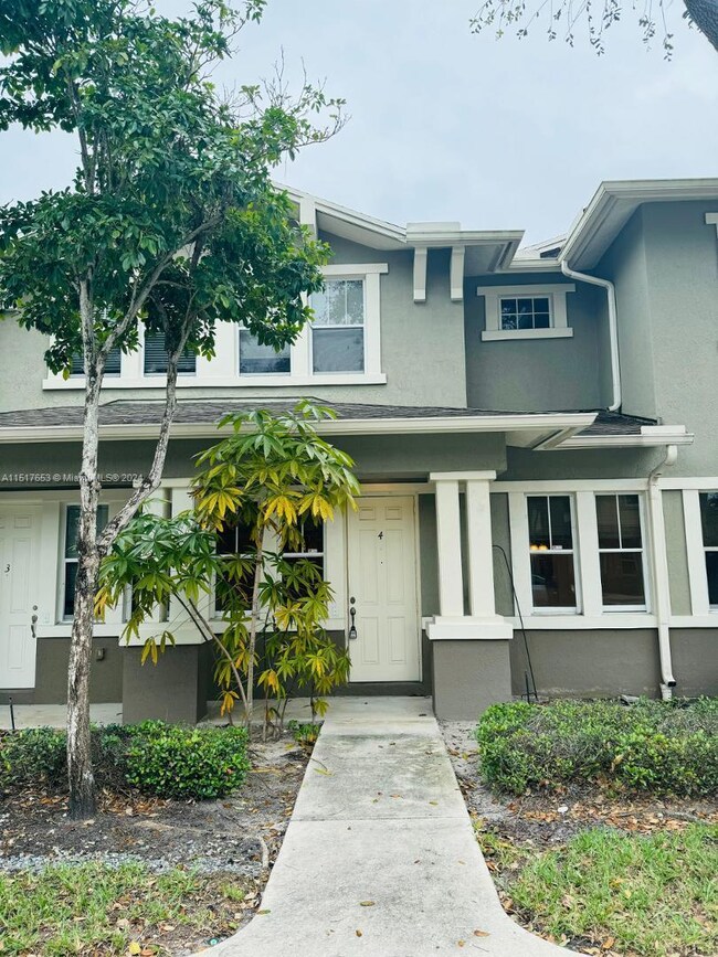 699 Corte Madera Ln unit 4, West Palm Beach, FL 33401 - photo 3