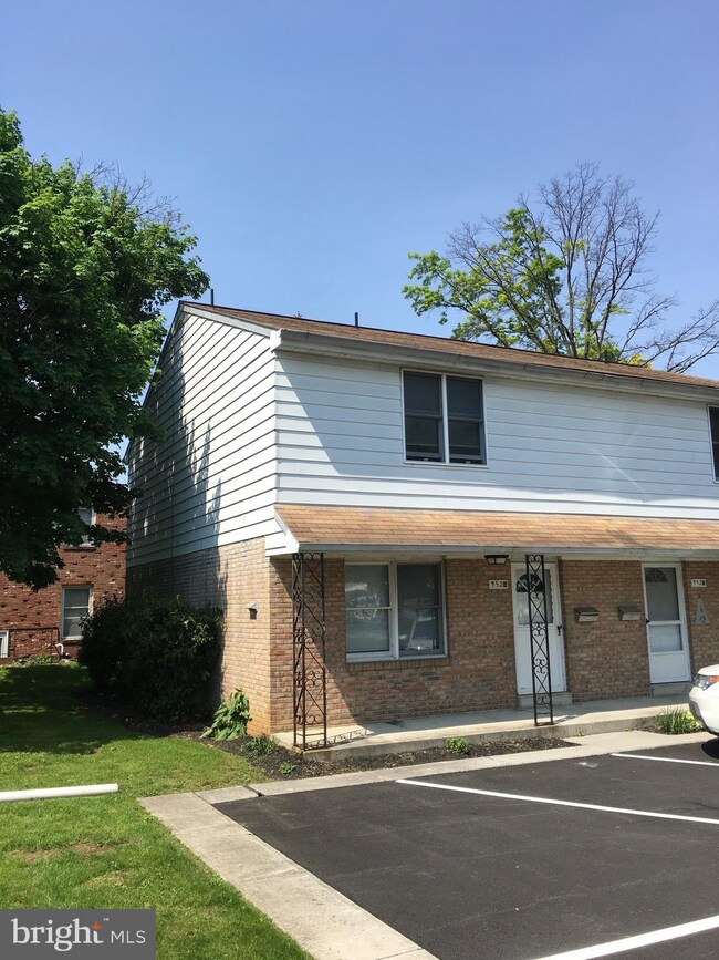 952 E Maple St unit B, Palmyra, PA 17078 - photo 5