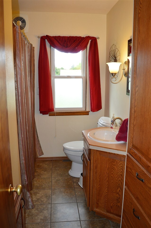 704 Carrington St, Waupun, WI 53963 - photo 5