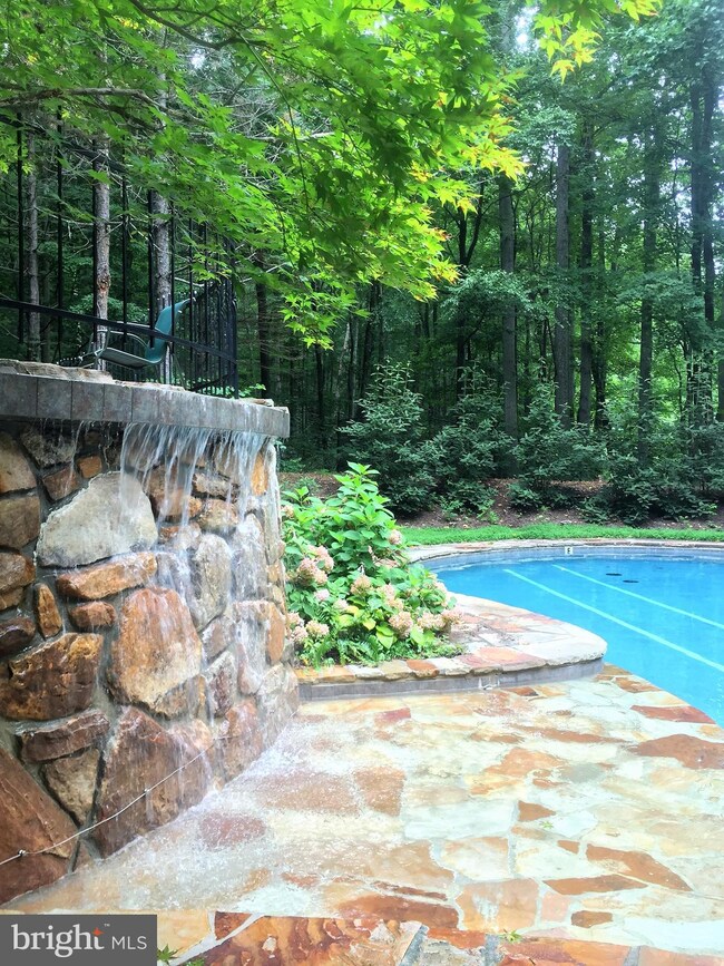 605 Mountainside Rd, Berkeley Springs, WV 25411 - photo 2