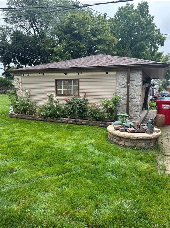 18027 Curtain Ave, Eastpointe, MI 48021 - photo 3