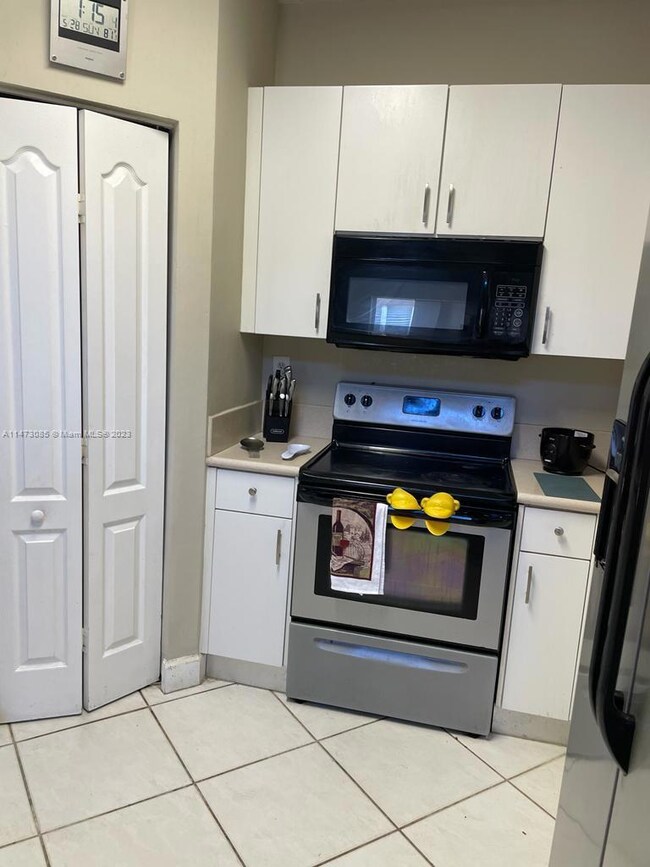 10914 NW 69th Terrace, Doral, FL 33178 - photo 6