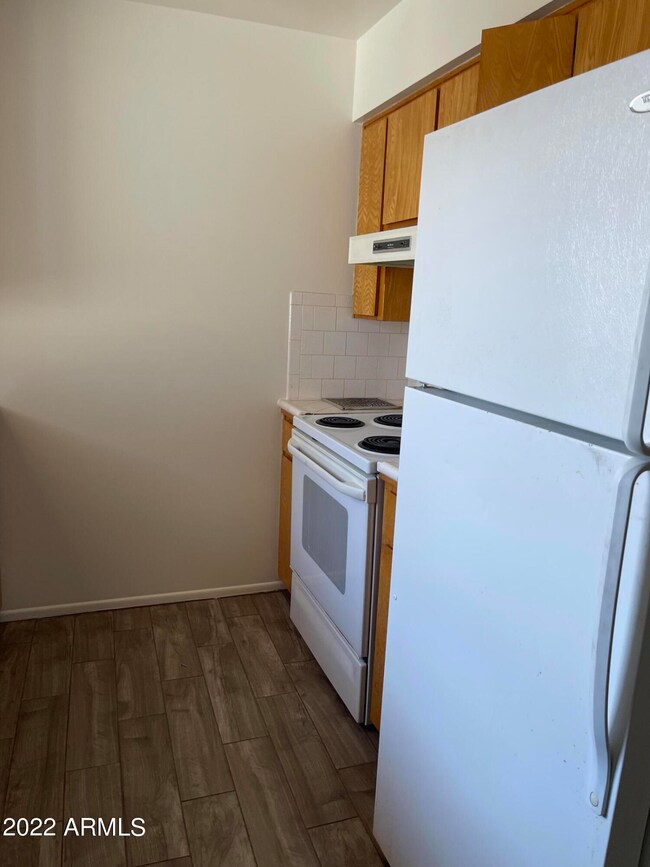 5233 E University Dr unit H, Mesa, AZ 85205 - photo 7