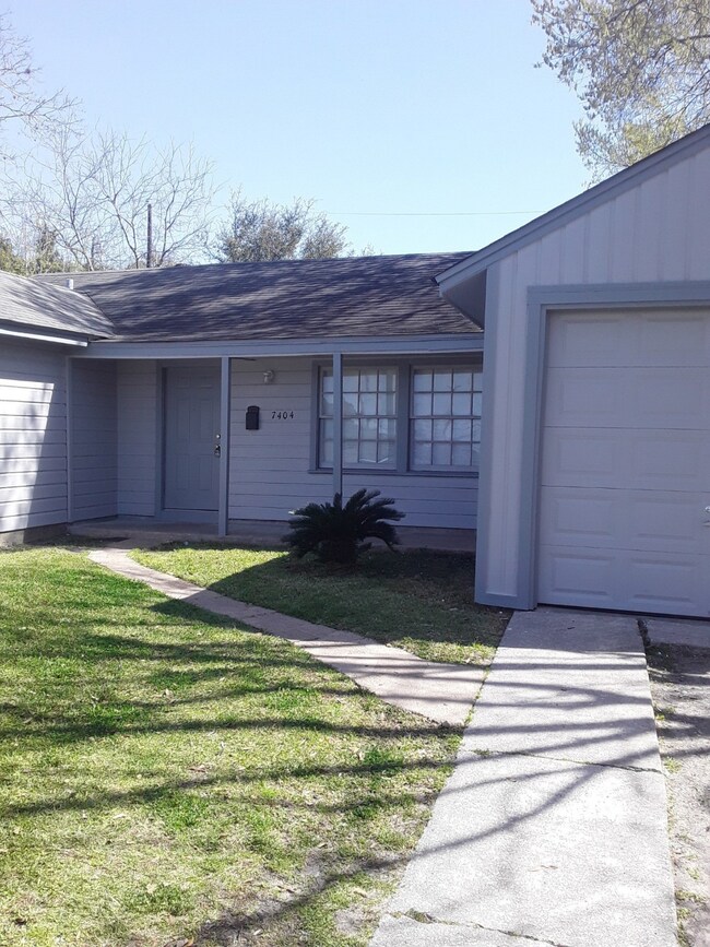 7404 Stanwick Dr, Houston, TX 77087 - photo 2