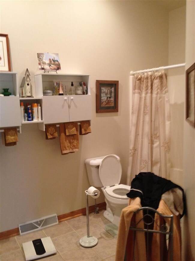 409 Vienna Ln unit 28, Fremont, MI 49412 - photo 5