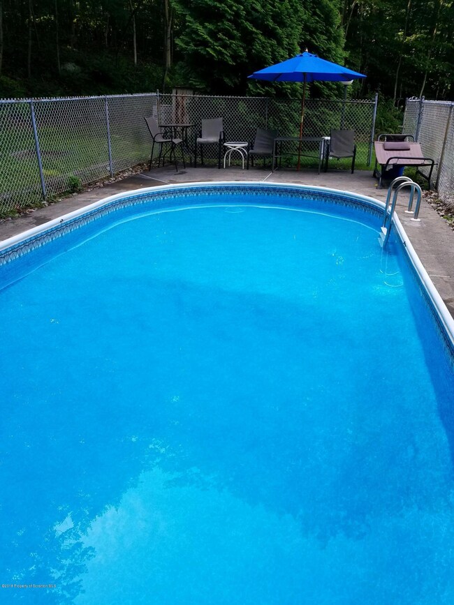 207 Wilson Dr, Roaring Brook Township, PA 18444 - photo 2