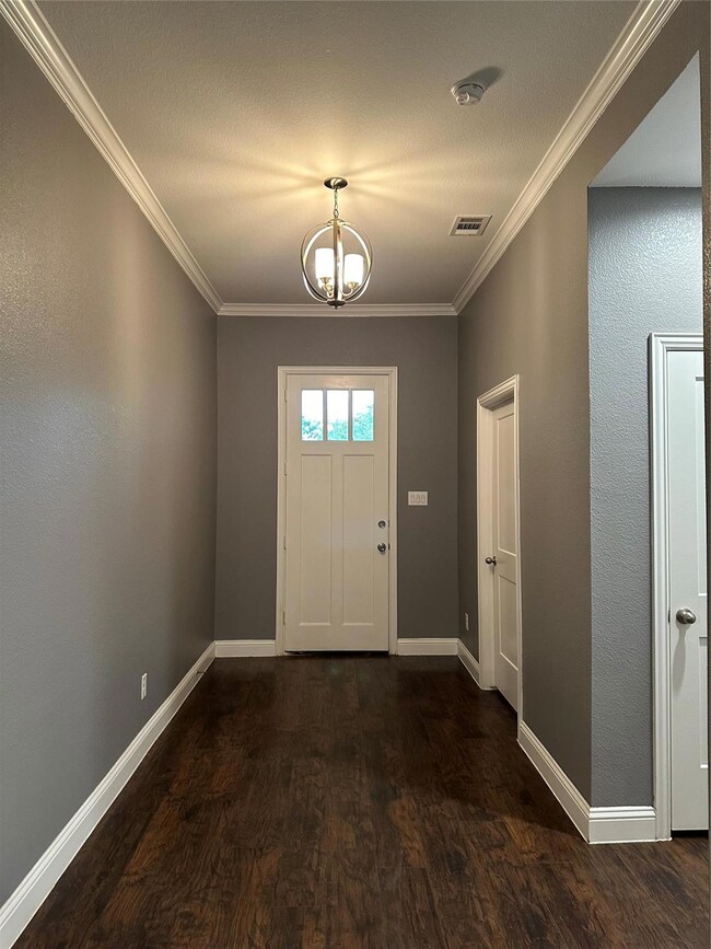 1018 Rice St, Grand Prairie, TX 75050 - photo 2