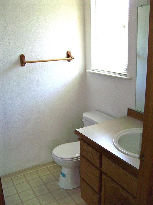 1131 SW Central Ave, Grants Pass, OR 97526 - photo 6