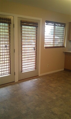 211 Division St, Brooklyn, WI 53521 - photo 2