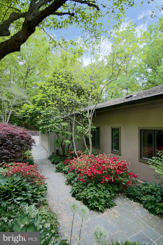 8334 Cathedral Forest Dr, Fairfax Station, VA 22039 - photo 2