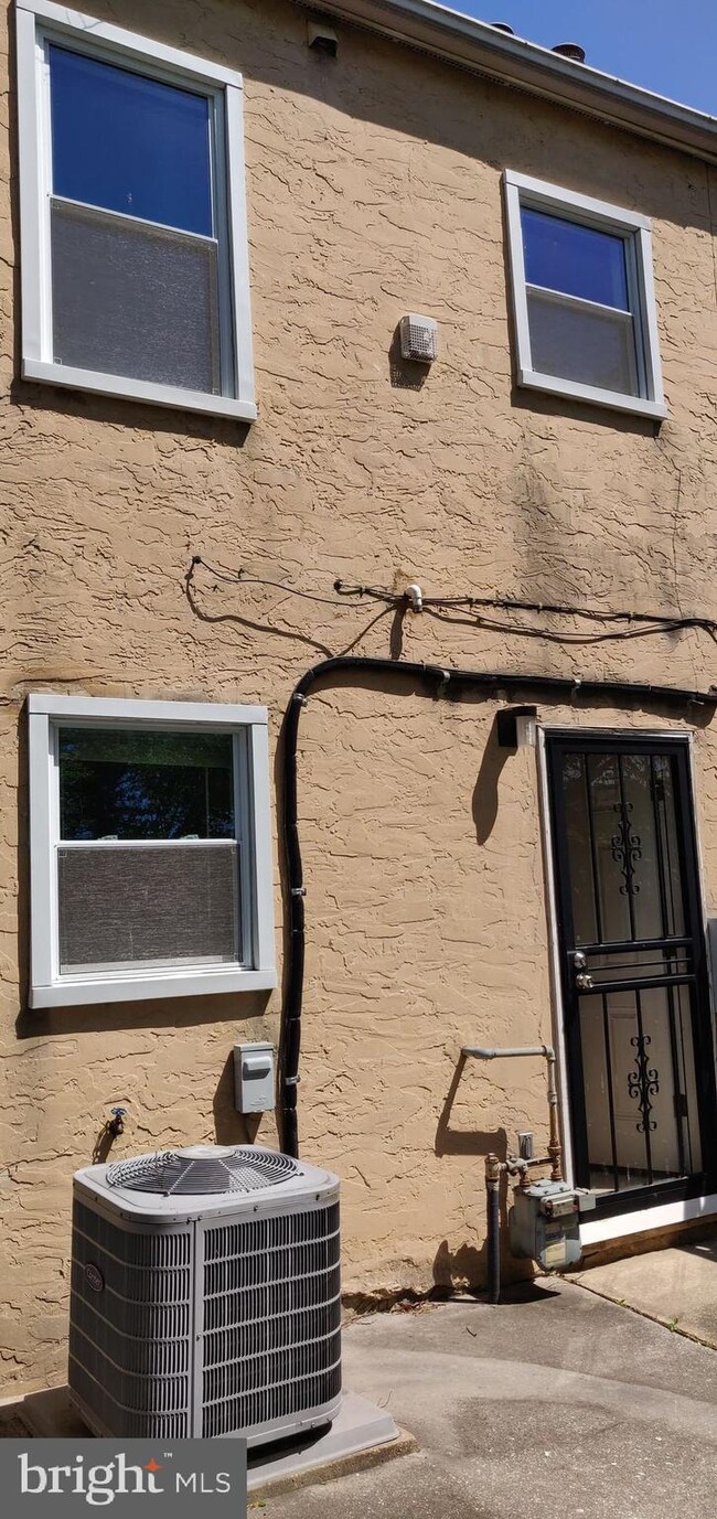 810 N Central Ave, Baltimore, MD 21202 - photo 4