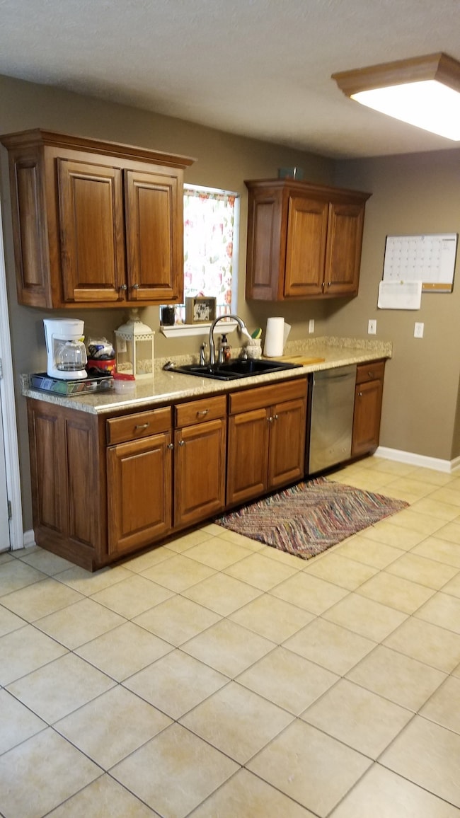 105 Idle Dr, Shelbyville, TN 37160 - photo 5