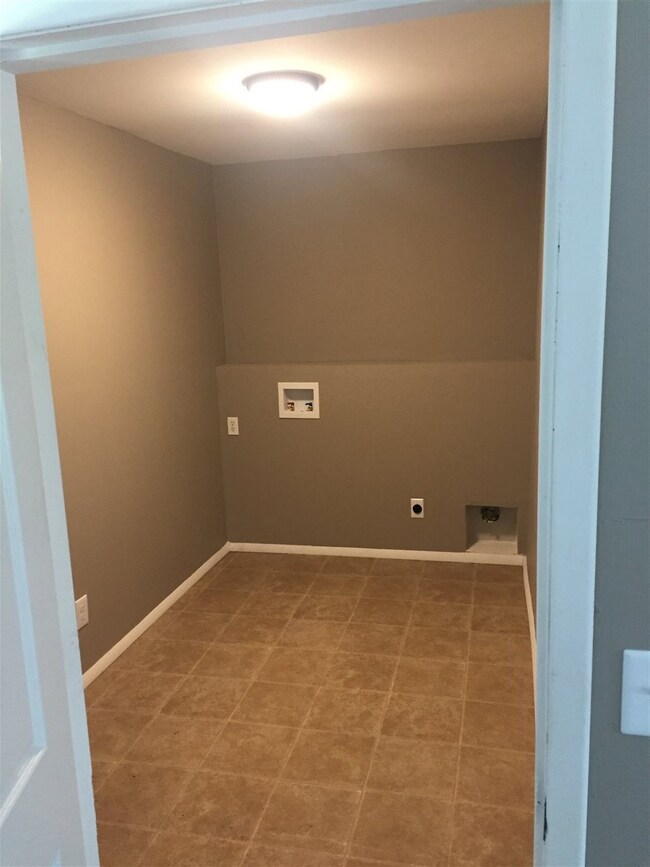 oversized mud/laundry room