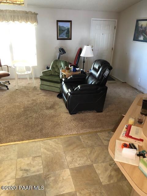 17137 Roadrunner Living Rm