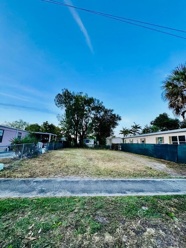 13481 SW 8th St, Davie, FL 33325 - photo 2