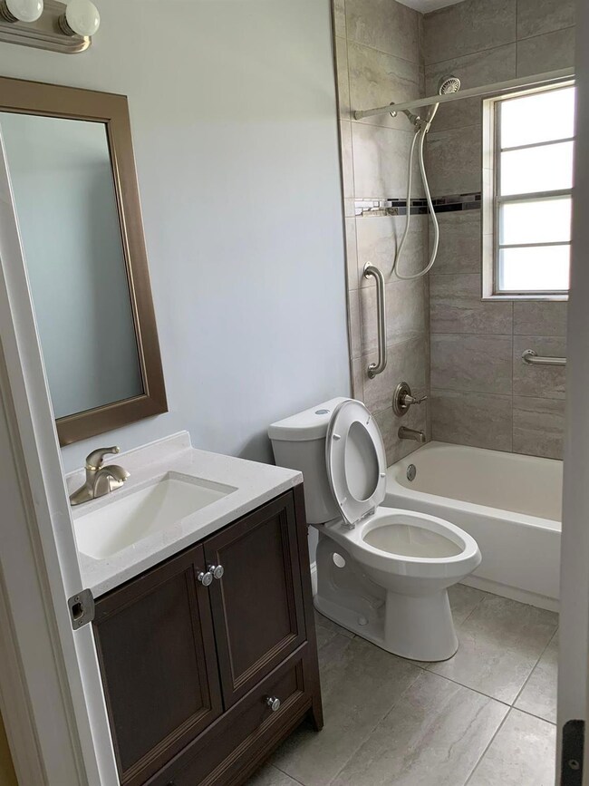 523 Colonial Rd unit A - B, West Palm Beach, FL 33405 - photo 4