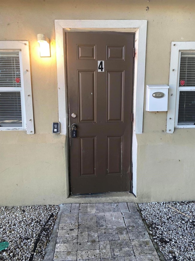508 57th St unit 4, West Palm Beach, FL 33407 - photo 2