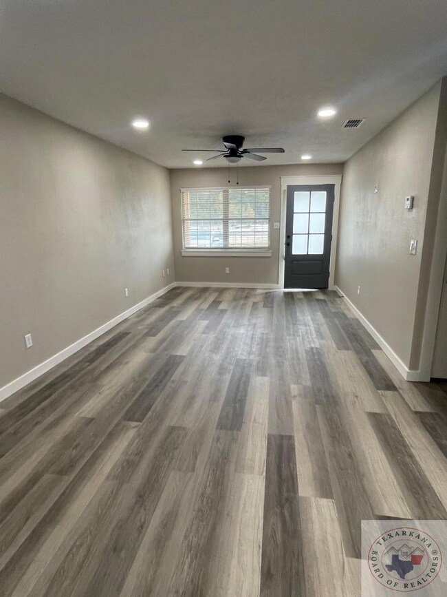 234 Shellwood Dr, Wake Village, TX 75501 - photo 3