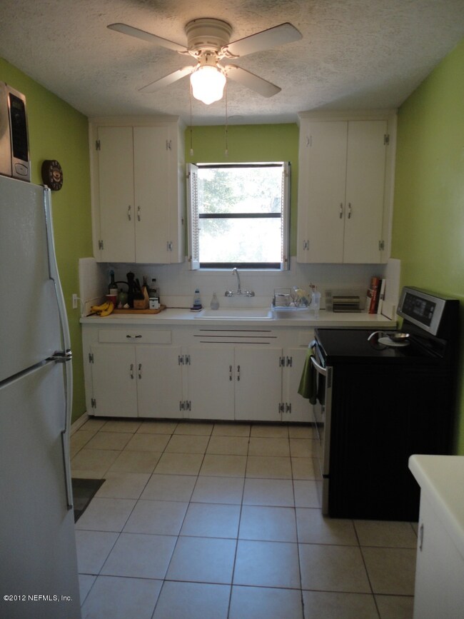 Cute kitchen w/original white cabinetry